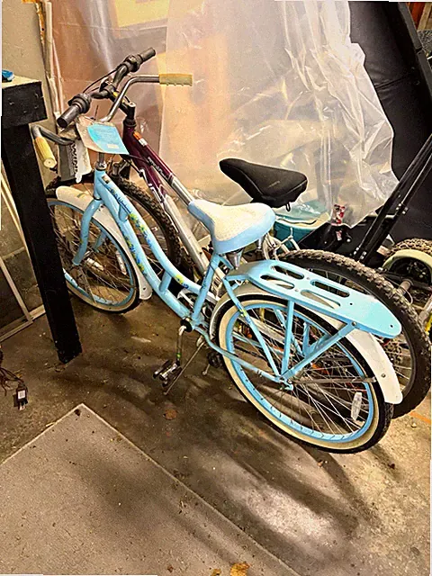 Schwinn 26in 6-Speed Cruiser Bike Blue/white w/ Fenders Rear Rack